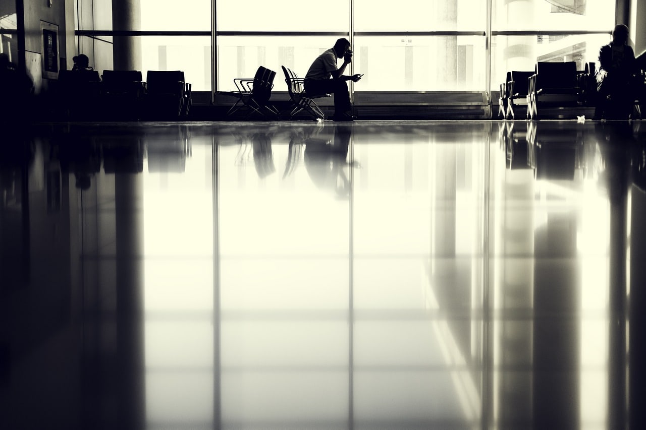 Flughafen warten Kreuzworträtsel gegen Langeweile