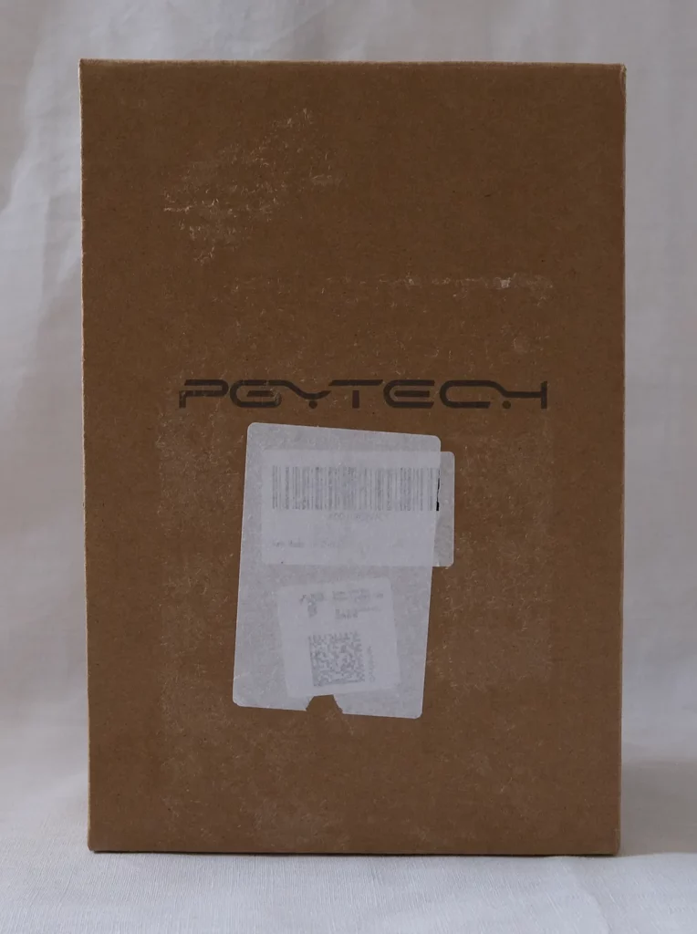 Pgytech Mini Tech Pouch Karton von vorne fotografiert