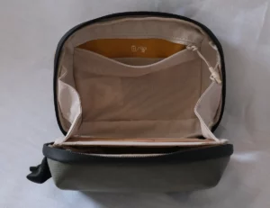 Pgytech Mini Tech Pouch Reißverschlusstasche für Akku und Kopfhörer von oben fotografiert