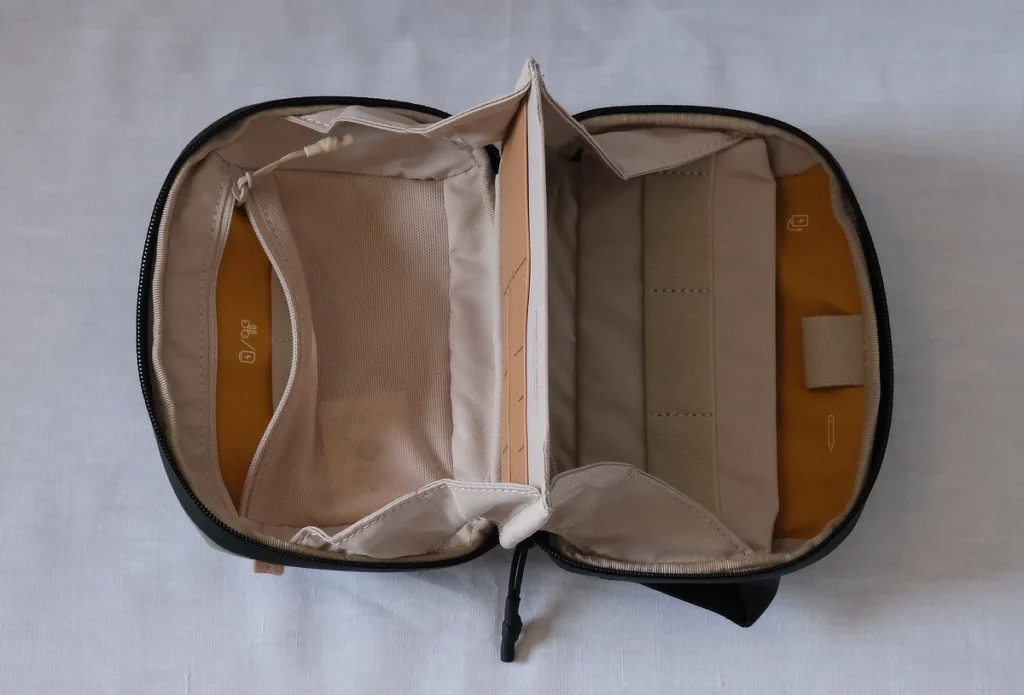 Pgytech Mini Tech Pouch beide Hauptfächer offen mit Blick von oben