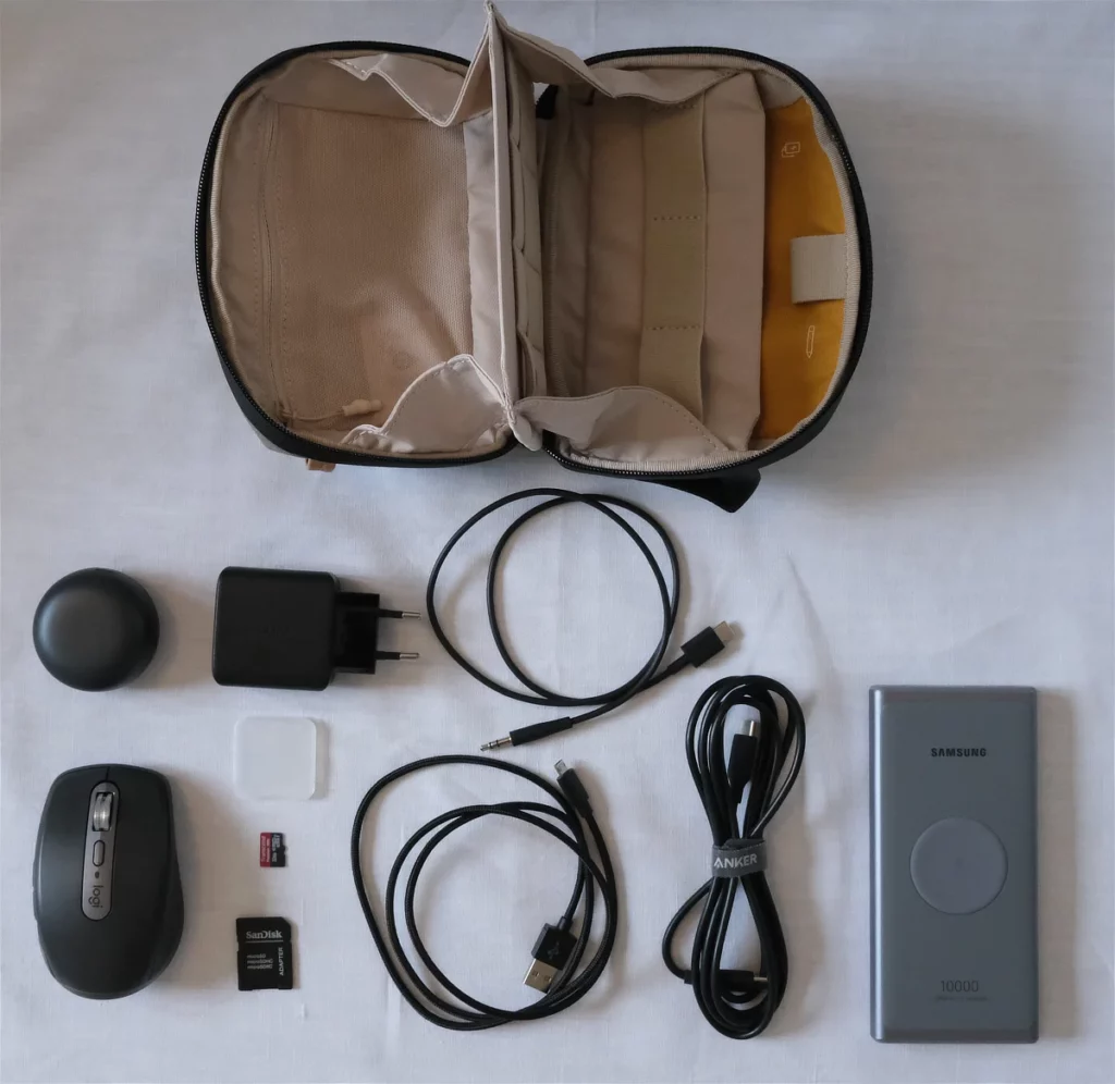 Pgytech Mini Tech Pouch ist leer und bevor Gadgets eingepackt